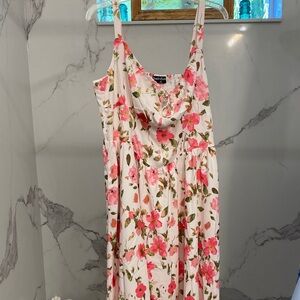Chic Floral Maxi Dress in Pink and White
